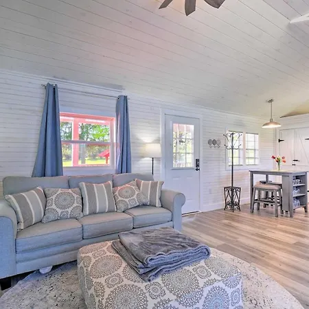 Landscape Views Sweetwater Country Cottage!